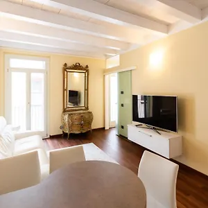 Apartamento Domus Gladius By Postcardsfrom, Verona